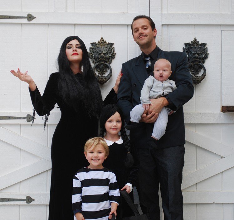 addams-family-costumes-halloween-family