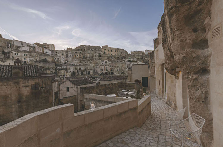 hotel-italia-grotto-authentic-historical-building% cc% 88ude-view