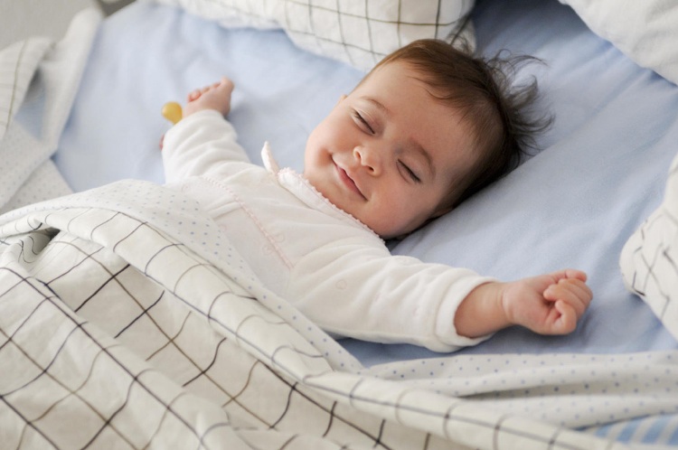 O ruído branco relaxa a rotina de sono do bebê com auxílio do sono
