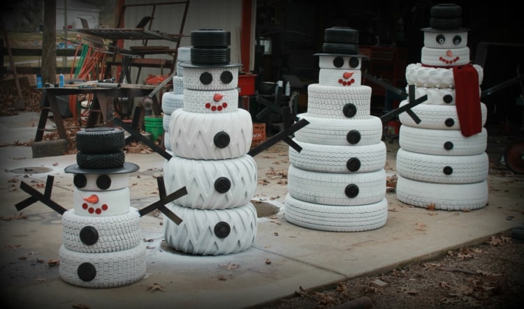 Pinte os pneus de branco e empilhe-os um em cima do outro para lindos bonecos de neve