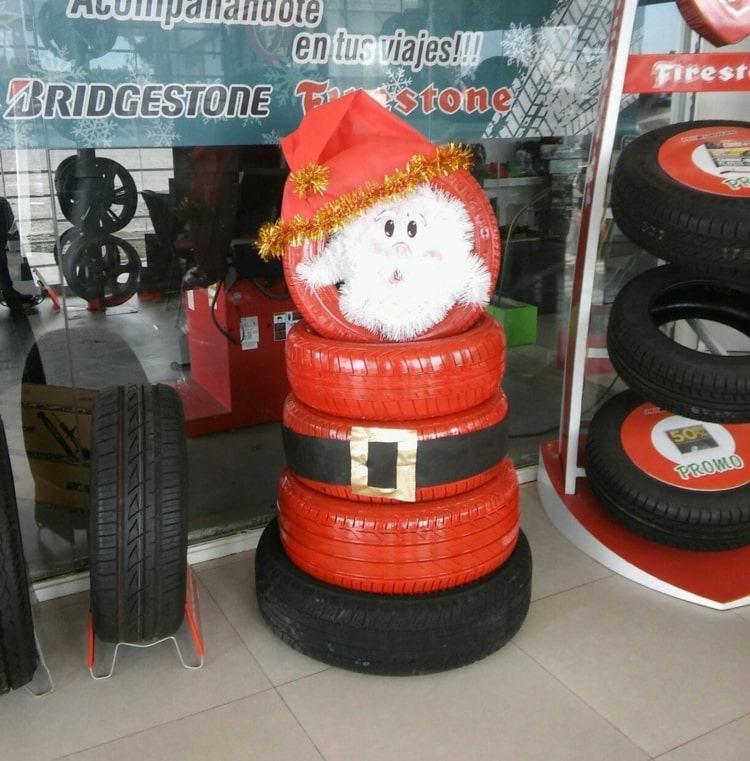 Decoração de pneu de carro faça você mesmo - Papai Noel com guirlandas