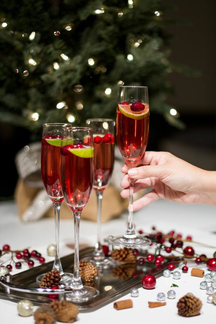 coquetel de natal com champanhe cranberry