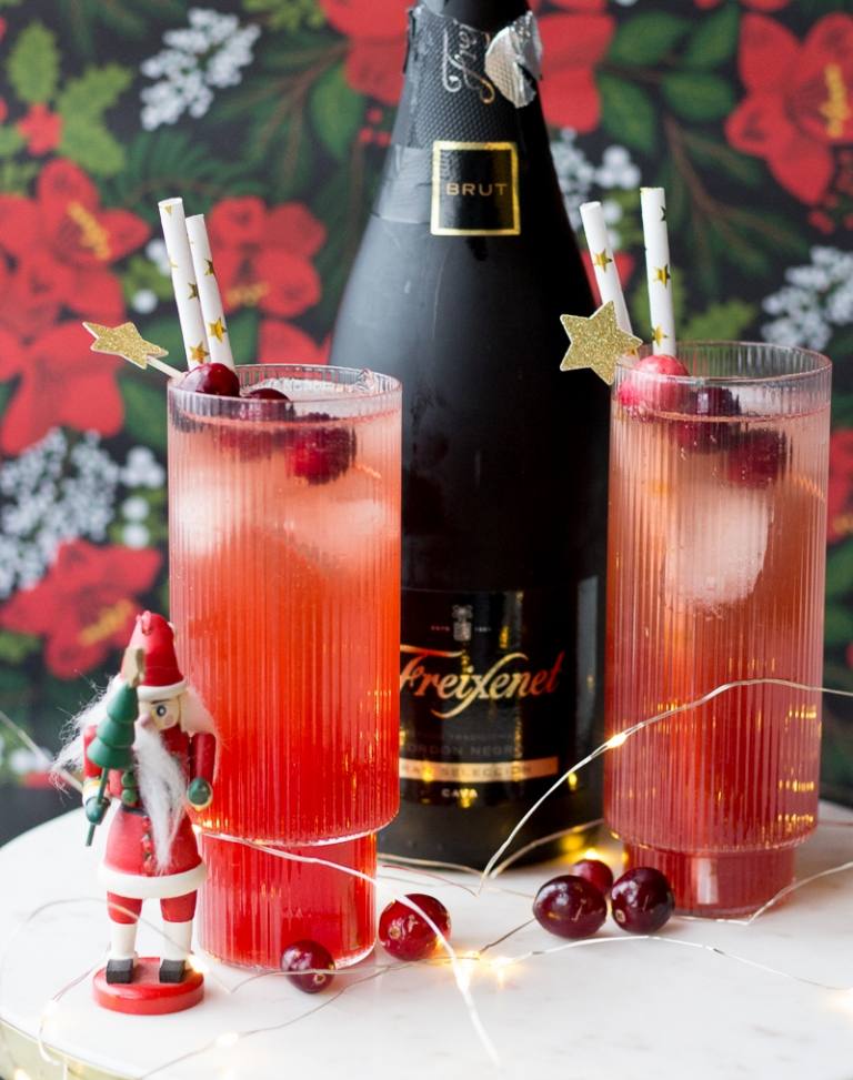 Prepare um coquetel de Natal com vodka Campari e suco de laranja