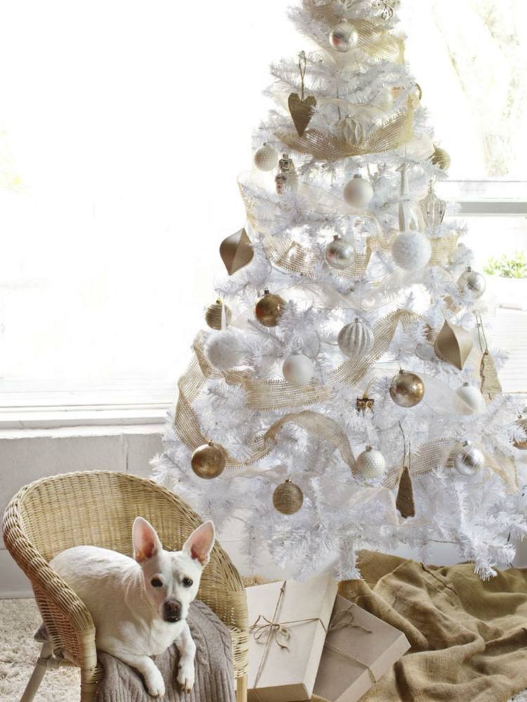 decore a árvore de natal elegante com detalhes em ouro branco vintage