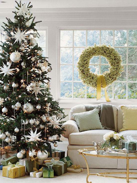 Árvore de Natal decorar estrelas grandes de bugigangas de prata