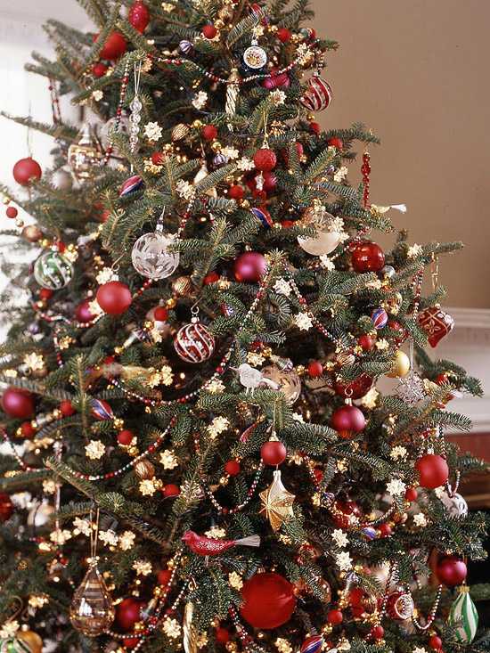 Christmas tree-decorate-red-theme-color-repeat