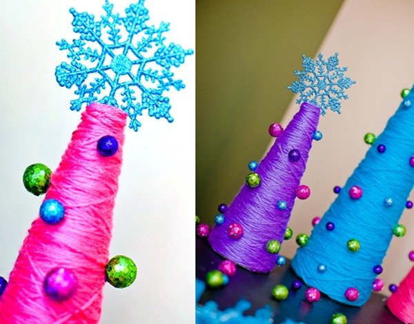 faça sua própria árvore de natal de fios de mini-bolas de árvore roxas