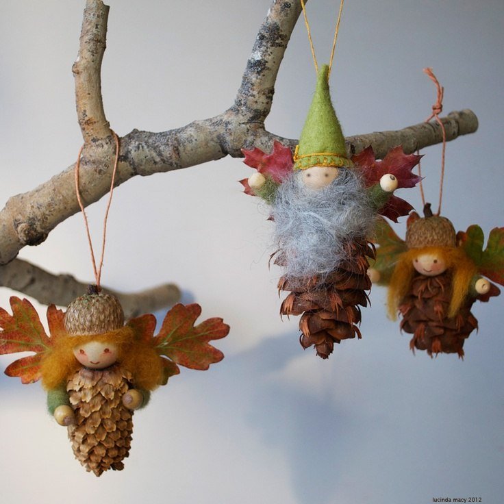 decorações para árvores de natal feitas de materiais naturais cones de fadas da floresta