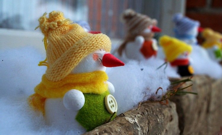 decorações de natal na varanda inverno-bonecos de neve-caixas de flores decorar