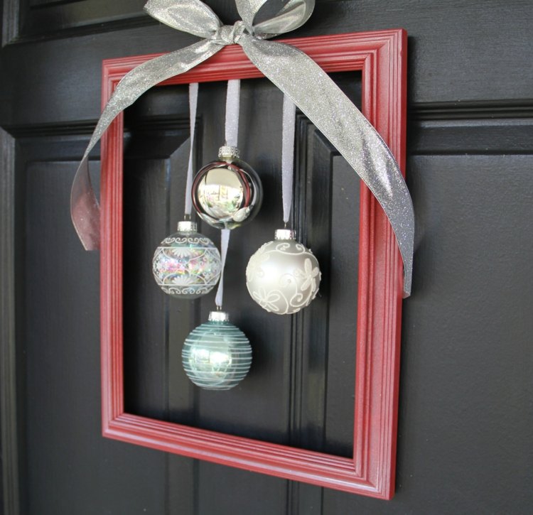 faça suas próprias decorações de natal decorar as bolas de natal da moldura da porta