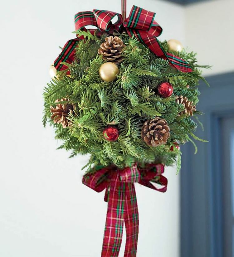 Faça suas próprias decorações de Natal beijando-bola-abeto-verde-árvore-bolas-arco xadrez