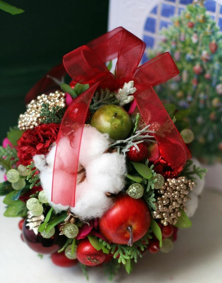 decoração de natal-faça-você-mesmo-beijando-bola-flor-algodão-fita-vermelho-verde