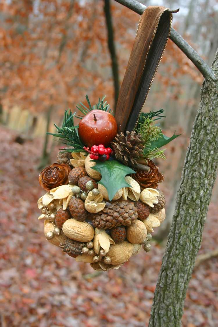 decoração de natal-faça-você-mesmo-beijando-bola-pinha-nozes-nozes-ivy-artificial