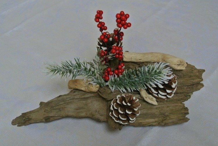 decorações de natal para fazer você mesmo decorações de mesa idéia madeira troncos pinhas bagas