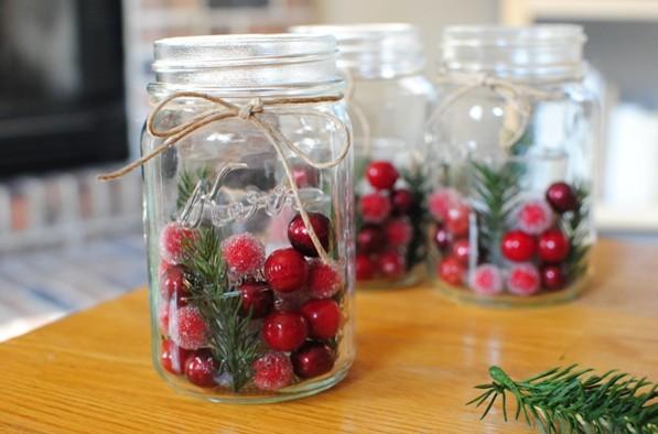 Faça você mesmo, decorações de Natal, potes de geléia, frutas vermelhas, ramos de abeto