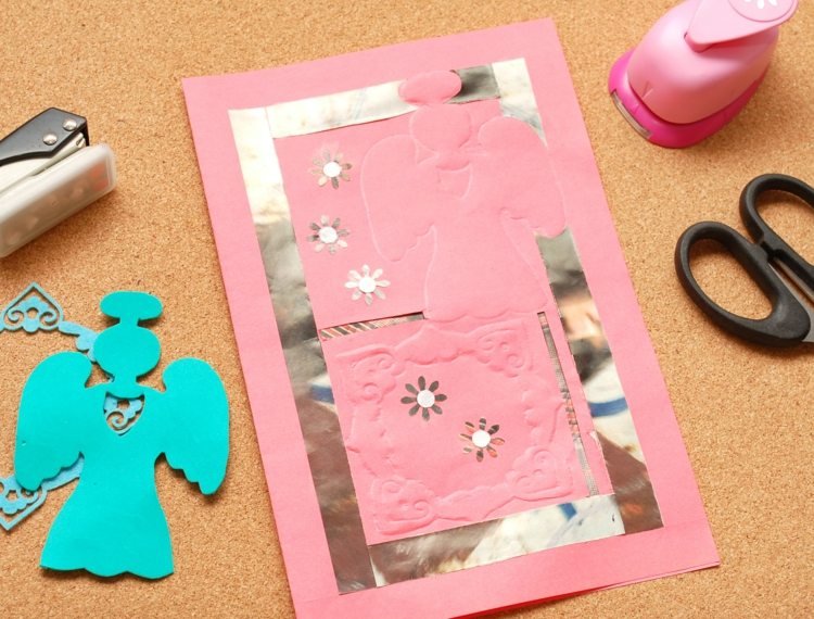 Cartão de Natal com anjo mexa seu próprio desenho de perfurador de papel colorido