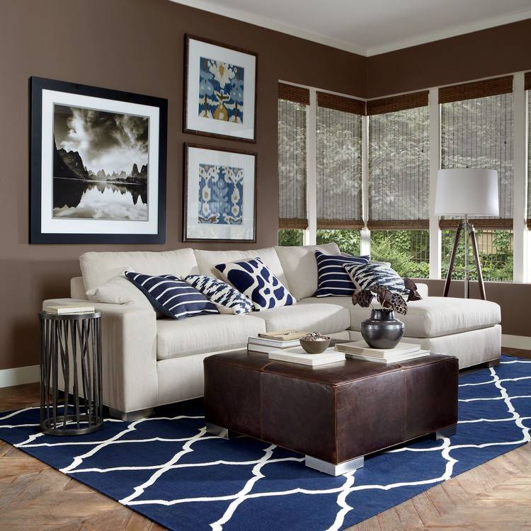 tapete da sala de estar com combinação de cores marrom azul creme