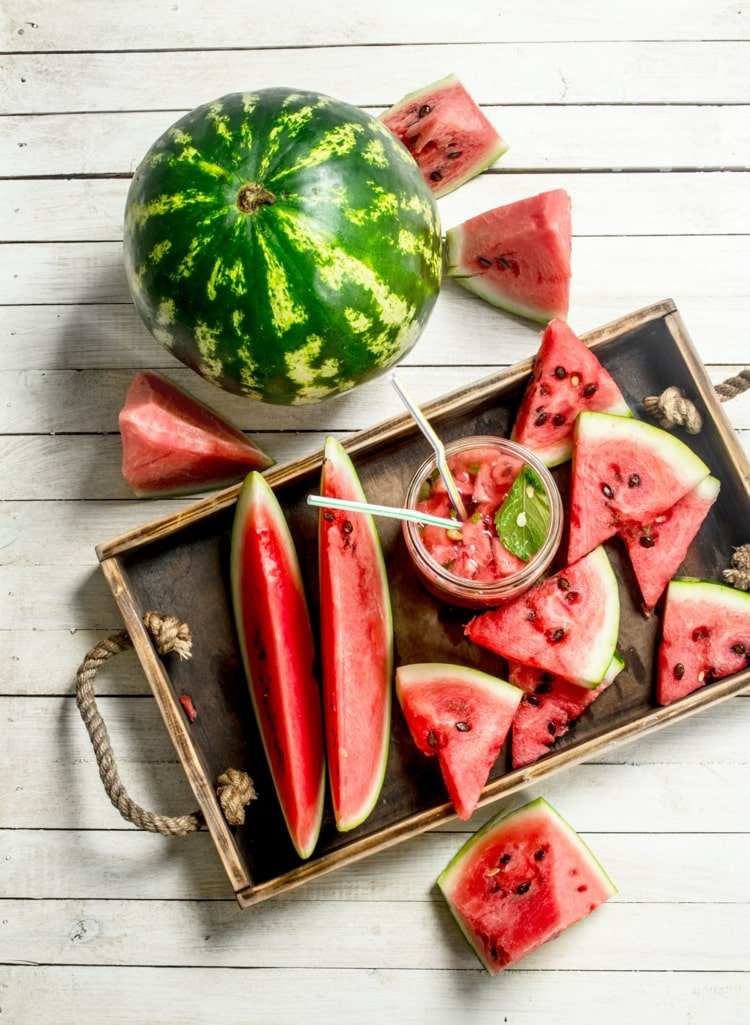 Como o kiwi, a melancia é rica em antioxidantes e o abacaxi tem um efeito de afinamento do sangue