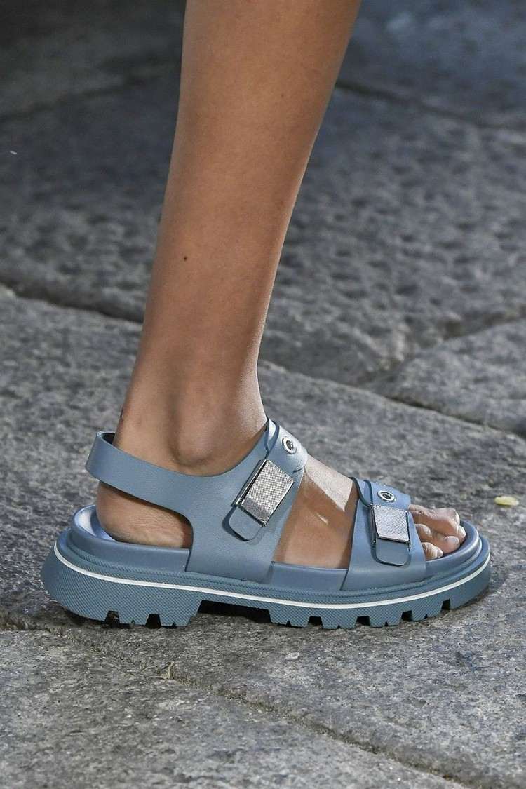 Sapatos de sandálias papais tendência 2021 que os sapatos estão na moda neste verão