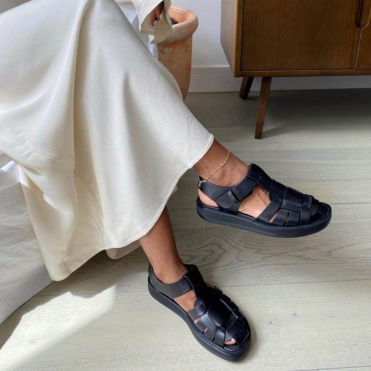 As sandálias Fisherman combinam os sapatos que estão na moda neste verão