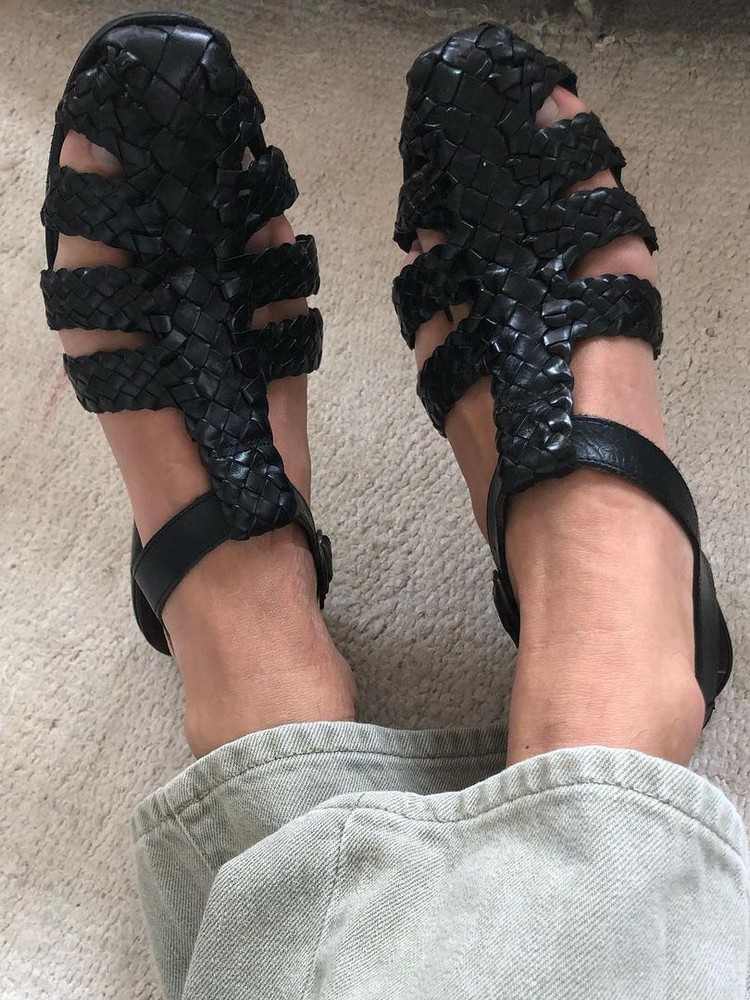 quais sapatos estão na moda neste verão Sandálias Fisherman tendência 2021