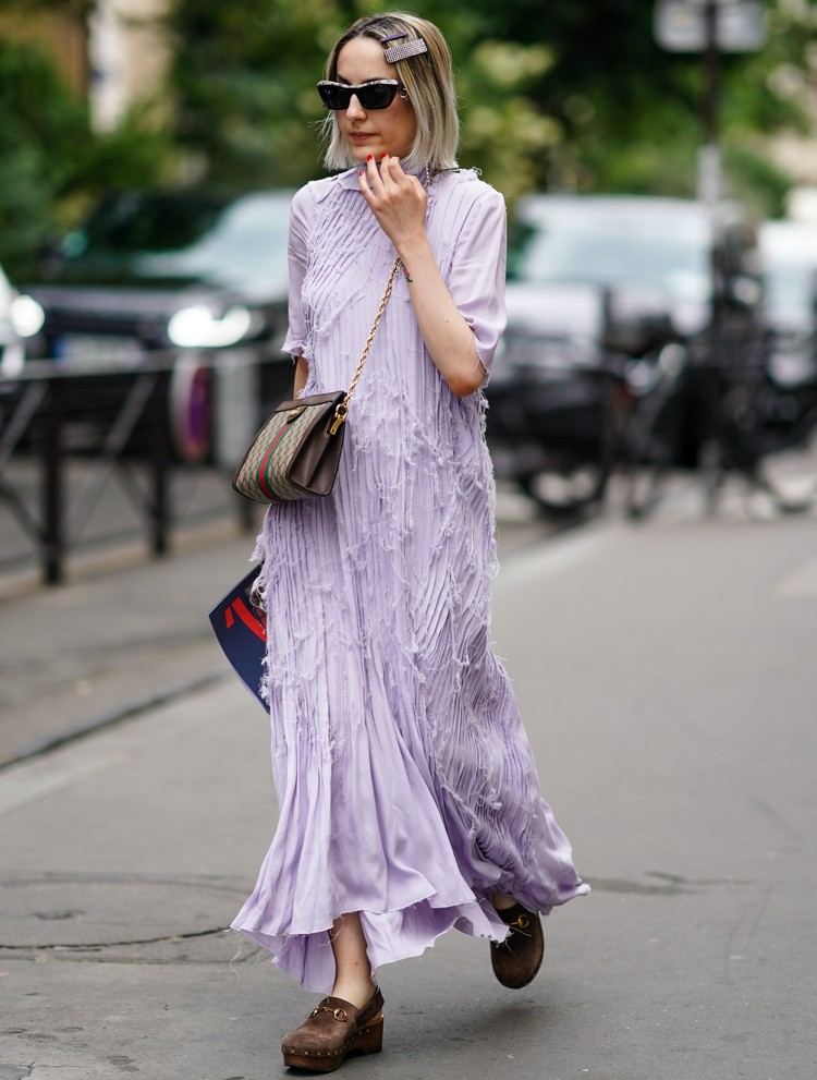 quais sapatos estão na moda neste verão combinam tamancos