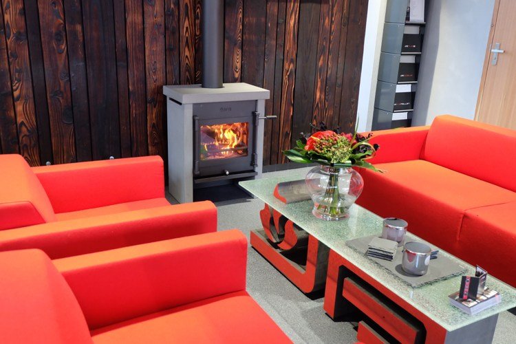 Lareira fogão 5 kw madeira sala calor poltrona laranja moderna
