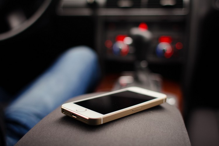 Proteja os dispositivos eletrônicos no carro do calor