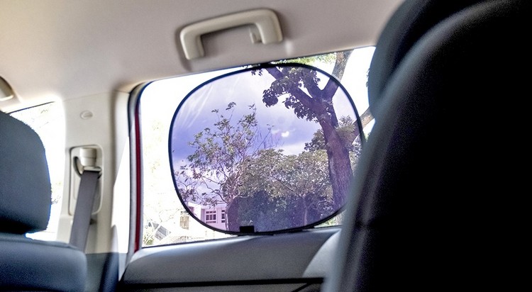 Proteção solar do carro para bebês e crianças dentro