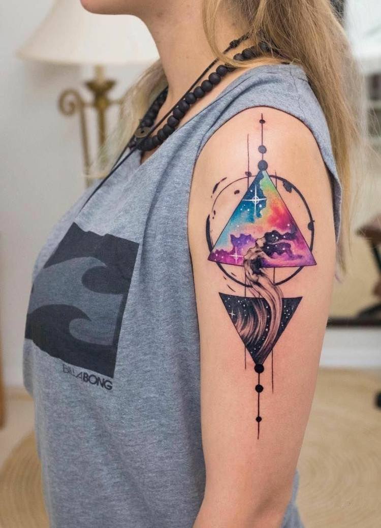 espaço geométrico tatuagens aquarela tatuagem tendências mulheres