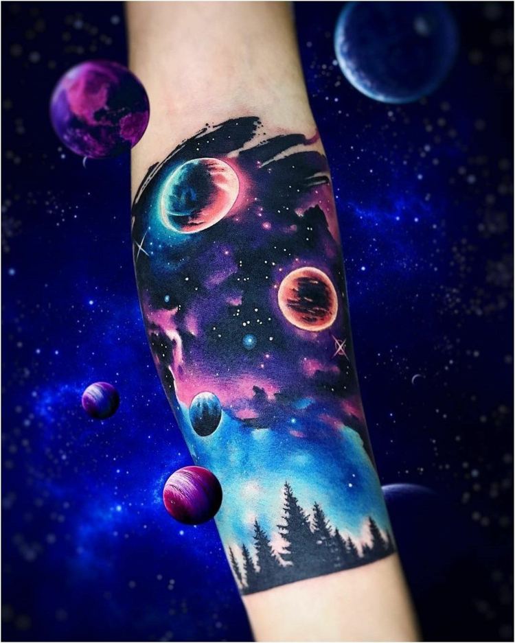 estilo realista tatuagens antebraço planetas tatuagem motivo significado