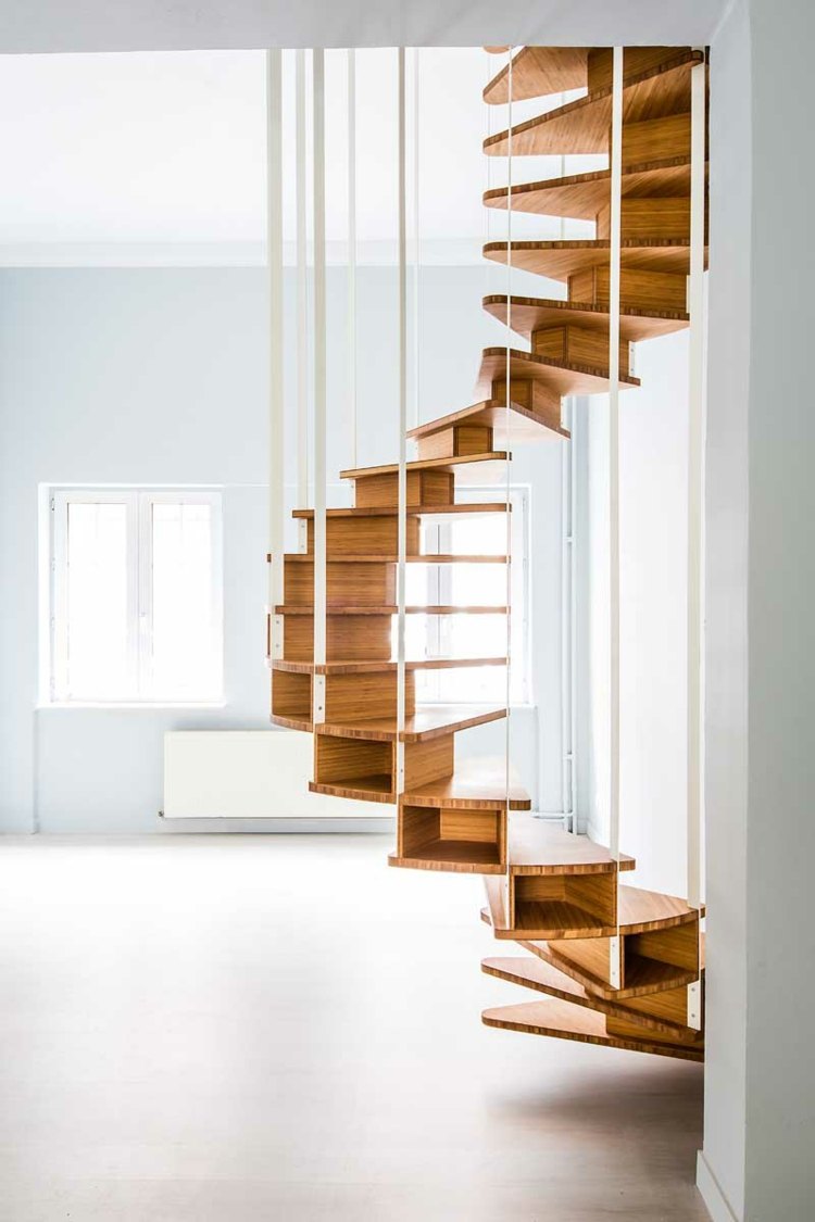 apartamento moderno com design minimalista escada em espiral estreita que economiza espaço