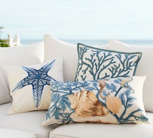 tema do mar com móveis de travesseiro para lounge ao ar livre deco