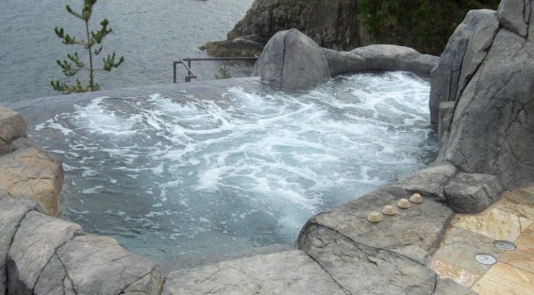 Whirlpool-garden-beautiful-view-rocks