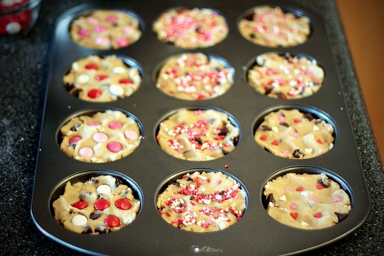 biscoitos-faça-você-mesmo-bobo-torta-assando-pan-biscoitos-coloridos