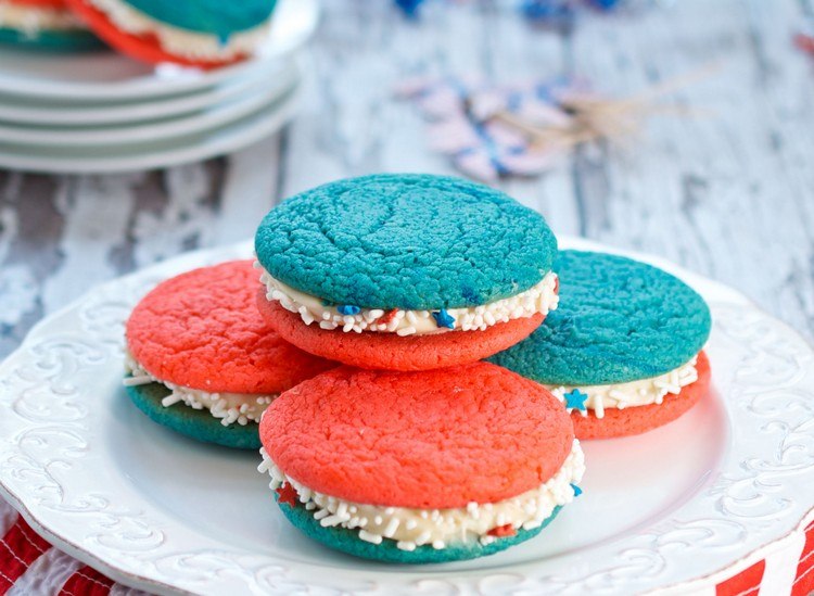 Whoopies fazem recheio de biscoito americano vermelho-branco-azul