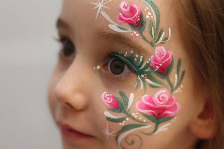 Maquilhagem de flores Pintura facial infantil com rosas