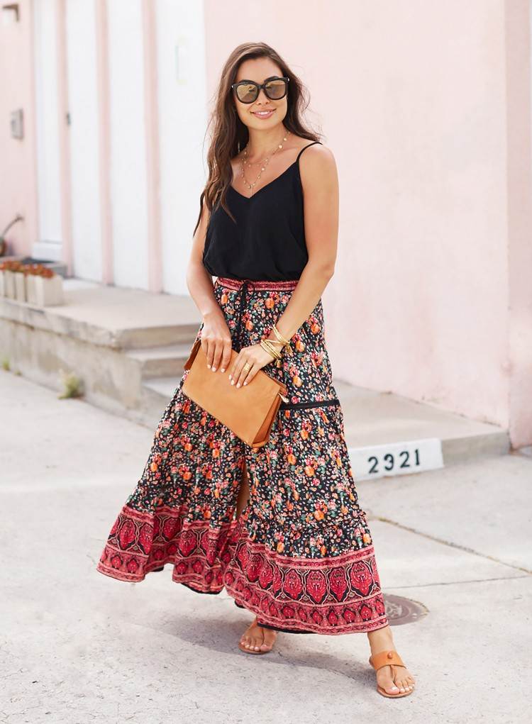 Combine saia maxi boho com top preto