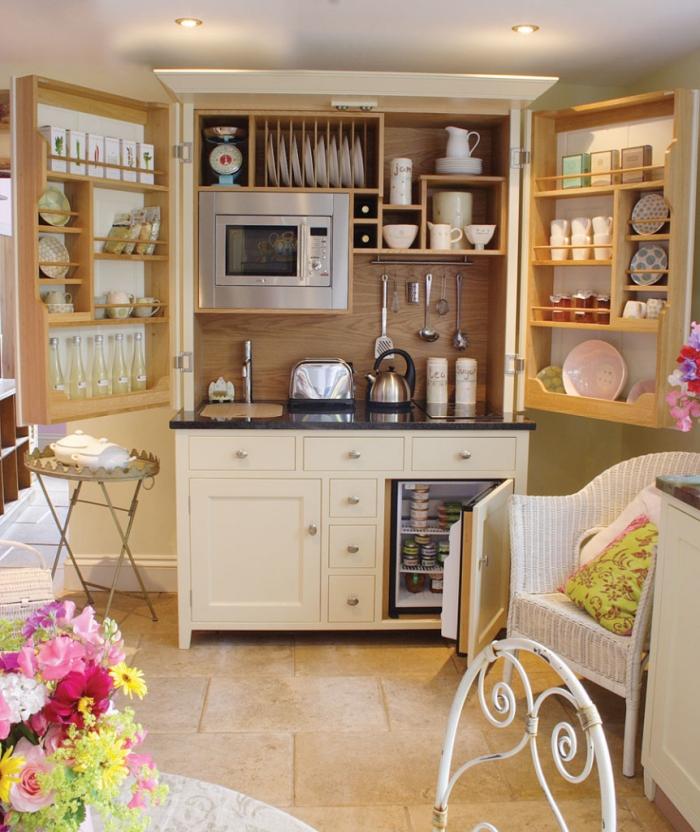 shabby-chic-kitchen-white-kitchen-armários-integrados-eletrodomésticos-espaço de armazenamento