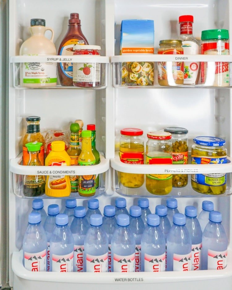 Quais alimentos e produtos vão para a porta da geladeira