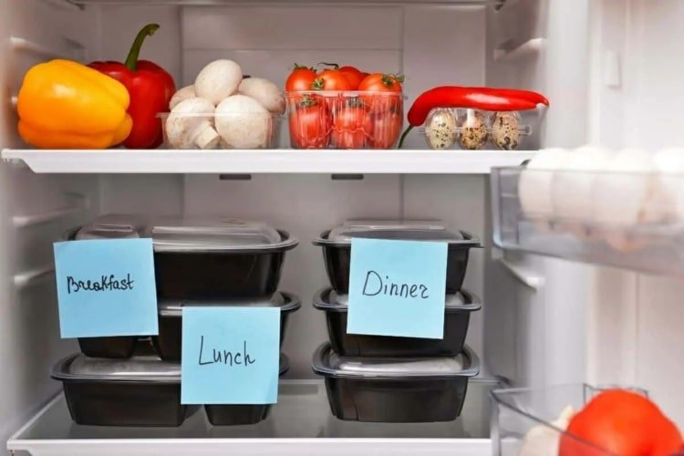 Etiquete latas e embalagens para evitar comida estragada