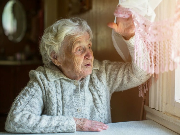Para os idosos, o isolamento e a falta de rotina são piores do que o risco de infecção