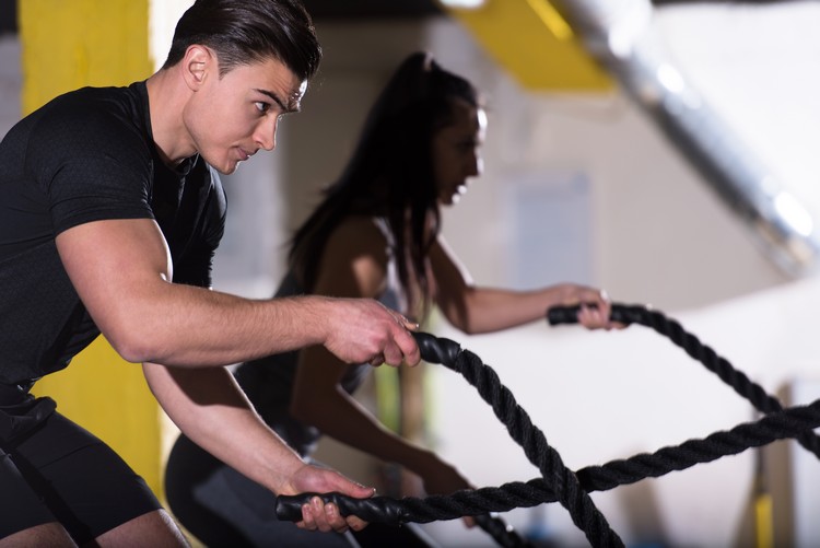 Treino de cordas selvagens treinamento de força de consumo de calorias quais exercícios para perda de peso