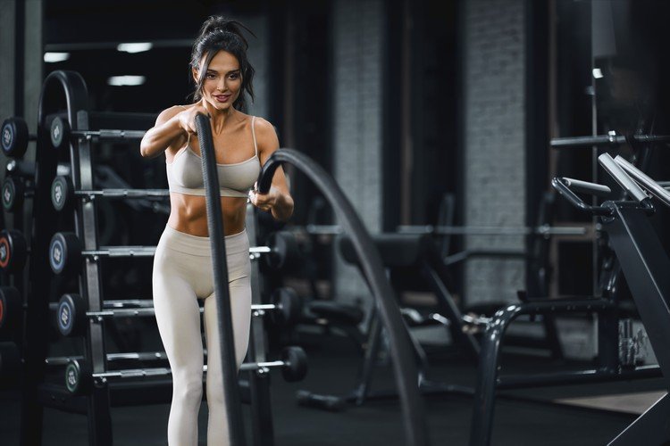Consumo de calorias Ginásios Musculação Mulheres Plano de treino HIIT Exercícios com cordas selvagens
