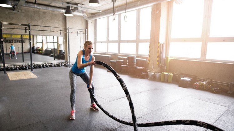 Treino de cordas selvagens, consumo de calorias, ginásio plano de treino de corpo inteiro