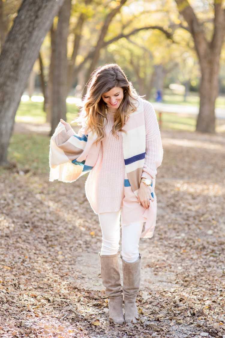 Roupa de inverno em tons pastel e jeans branco no outono