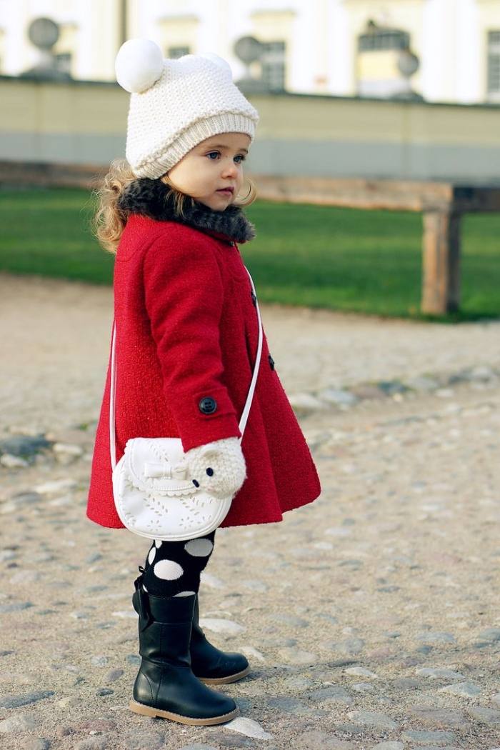 roupas-de-criança-elegantes-casaco-de-inverno-vermelho-preto-botas-couro