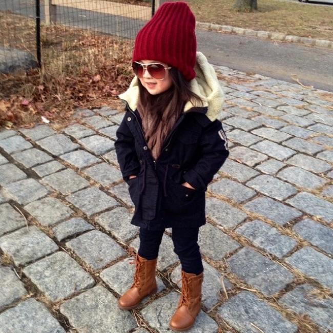 inverno-moda-para-meninas-chapéu-de-malha-óculos-botas de couro