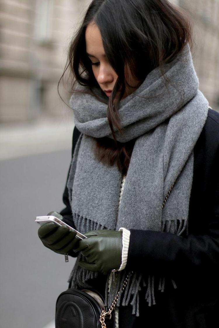 Amarre lenços como uma gola para os dias particularmente frios de inverno