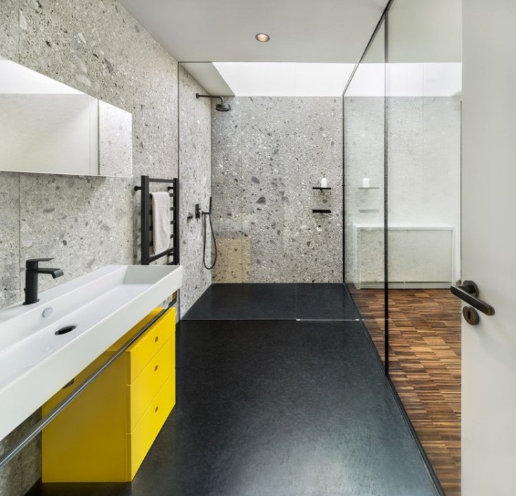parede de vidro dentro do banheiro-design-moderno-minimalista-preto-pedra natural